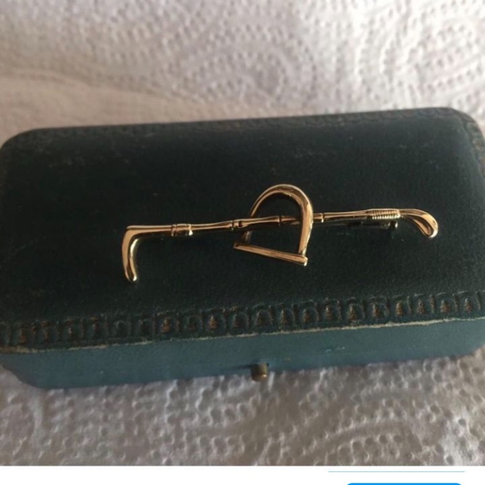 Antique fabrege brooch in yellow gold